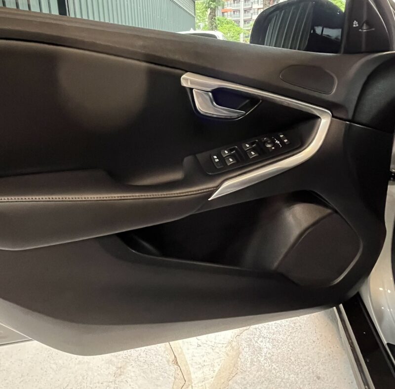 2014 Volvo V40 D4 Cross Country：圖片 5