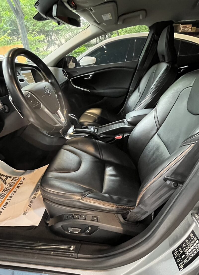 2014 Volvo V40 D4 Cross Country：圖片 6