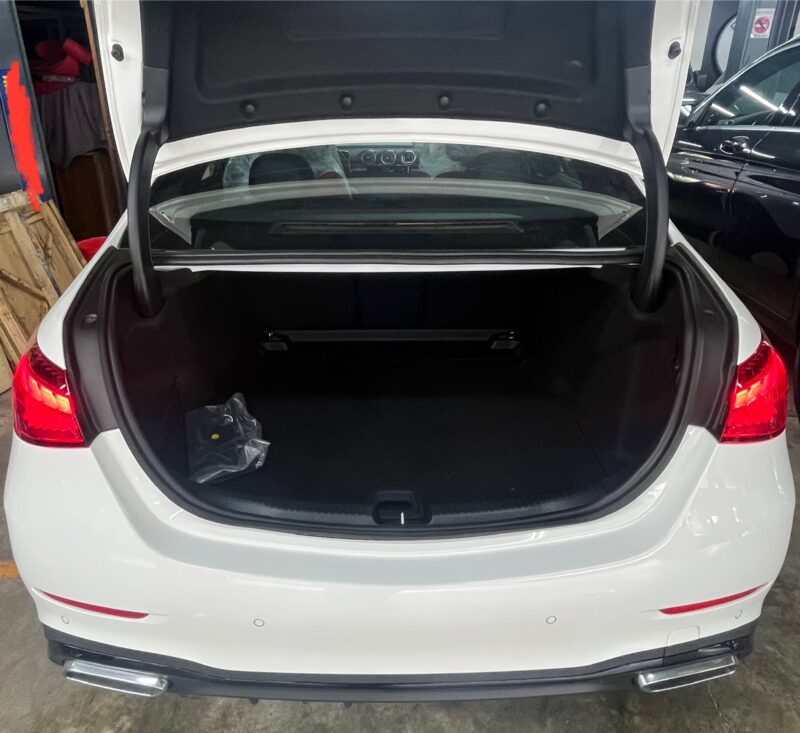 2023 Benz C300 里程2萬 開價240萬：圖片 14