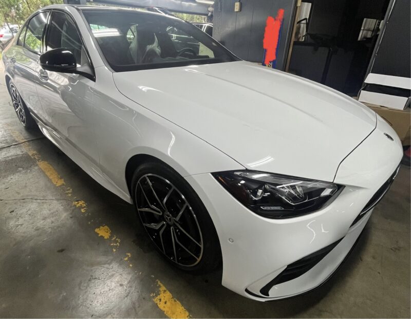 2023 Benz C300 里程2萬 開價240萬：圖片 4