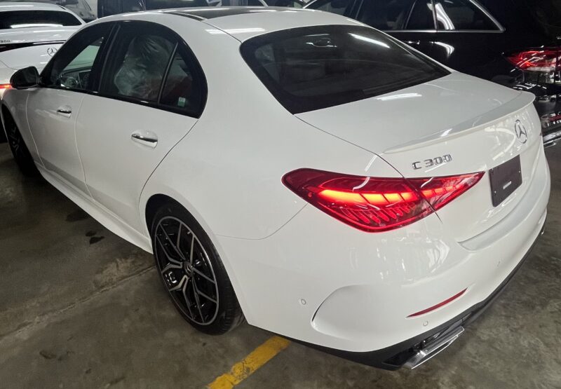 2023 Benz C300 里程2萬 開價240萬：圖片 5