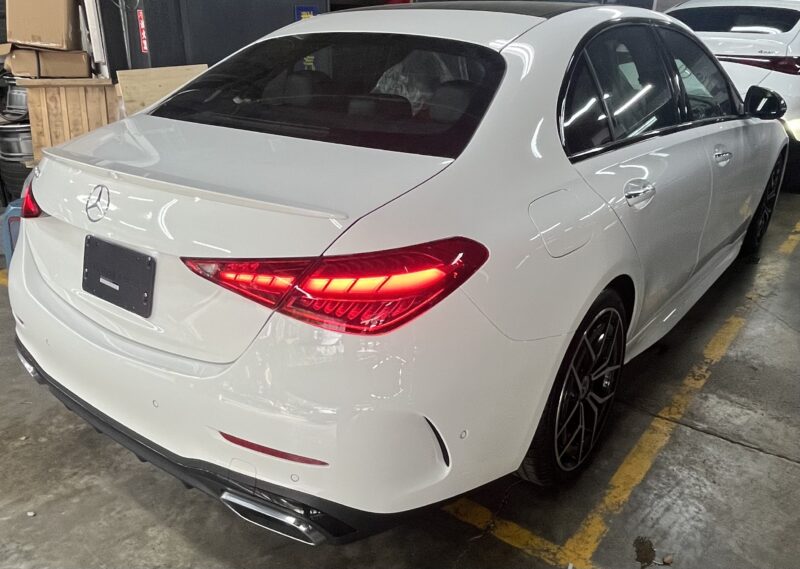 2023 Benz C300 里程2萬 開價240萬：圖片 6