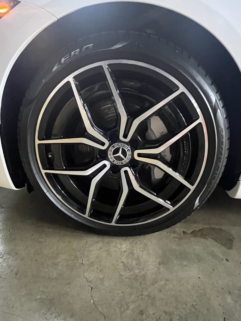2023 Benz C300 里程2萬 開價240萬：圖片 7
